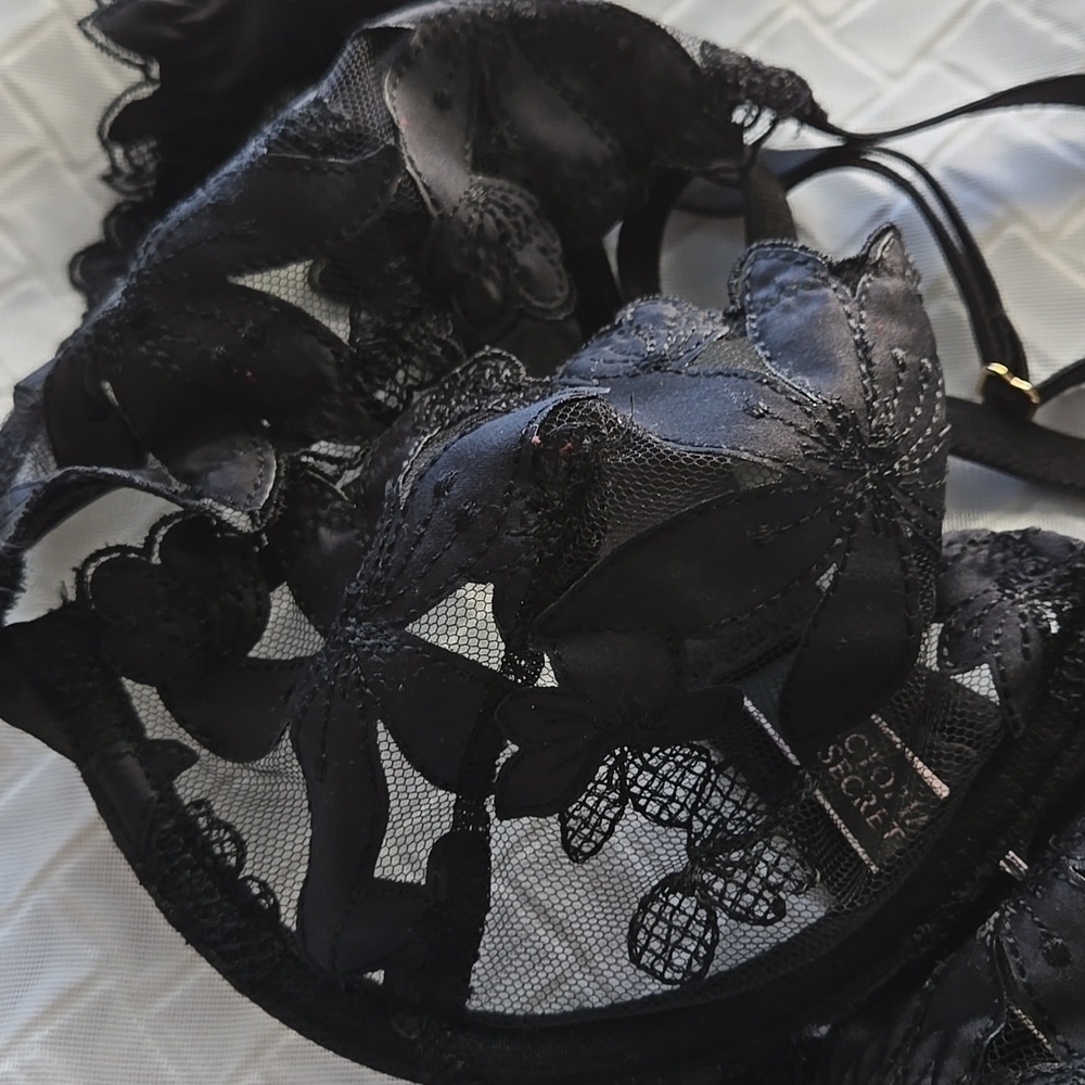 NWOT Victoria's Secret Black Unlined Mesh With Floral Appliqué Bra Size 32C - Picture 8 of 8